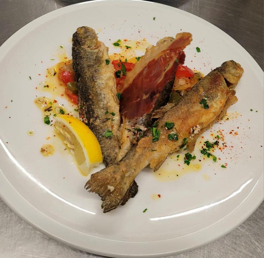 איצ'אסו Hotel Restaurant Txistulari מראה חיצוני תמונה